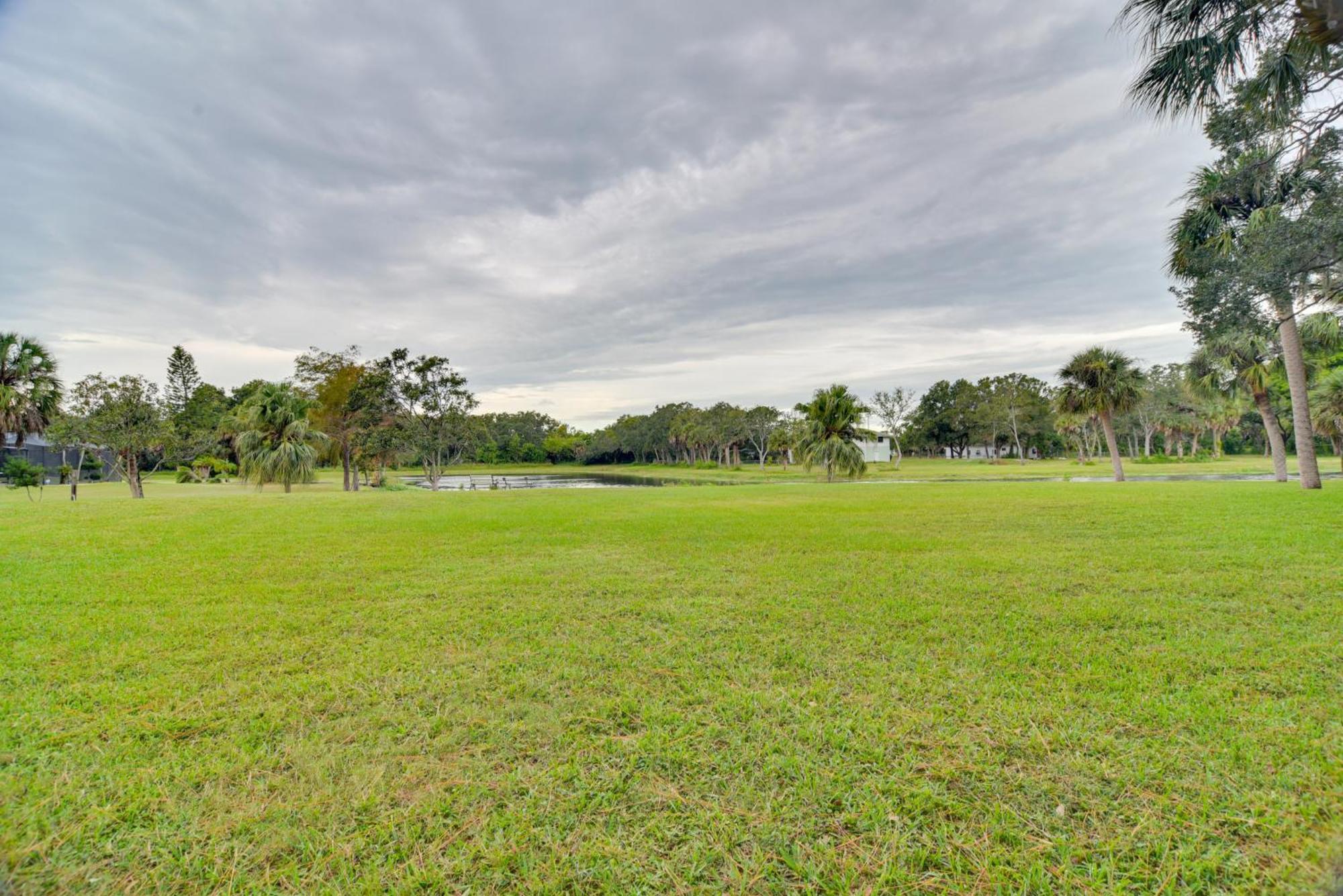 Sleek Largo Studio With Pond Less Than 7 Mi To Beach! Buitenkant foto