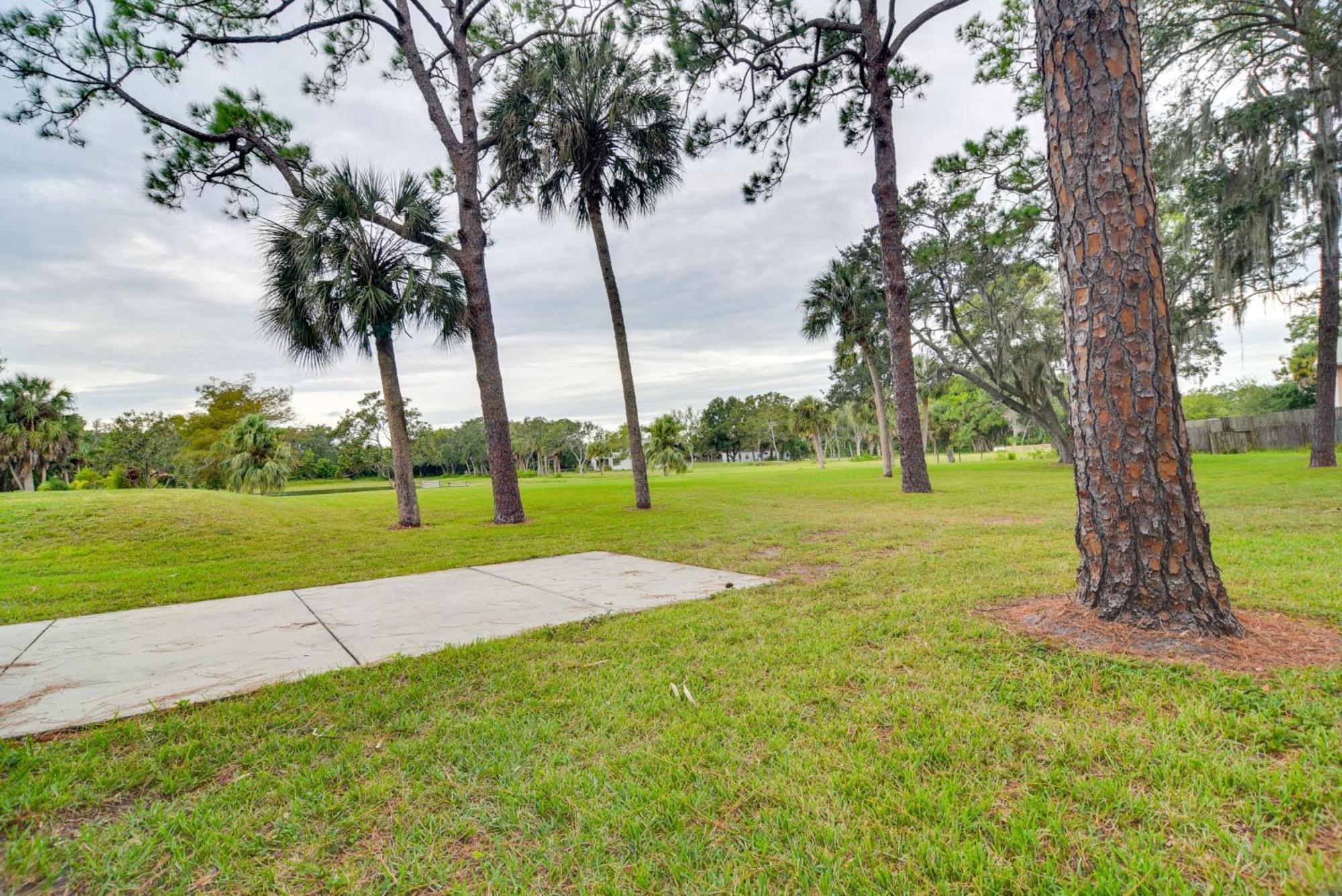 Sleek Largo Studio With Pond Less Than 7 Mi To Beach! Buitenkant foto